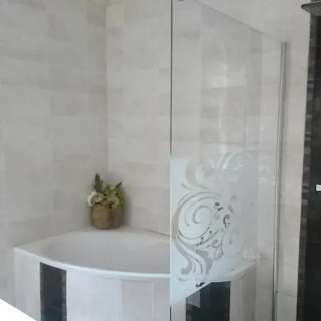 Villa-gaby Entiere Et Piscine Menton