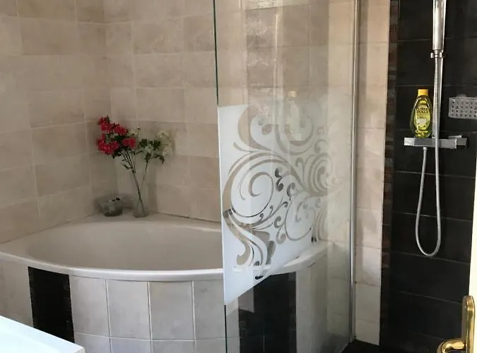 Villa-gaby Entiere Et Piscine * מנטון