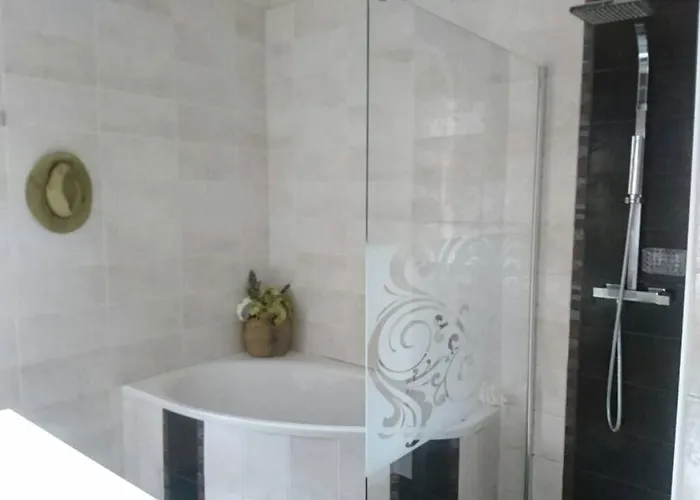 Villa-gaby Entiere Et Piscine マントン